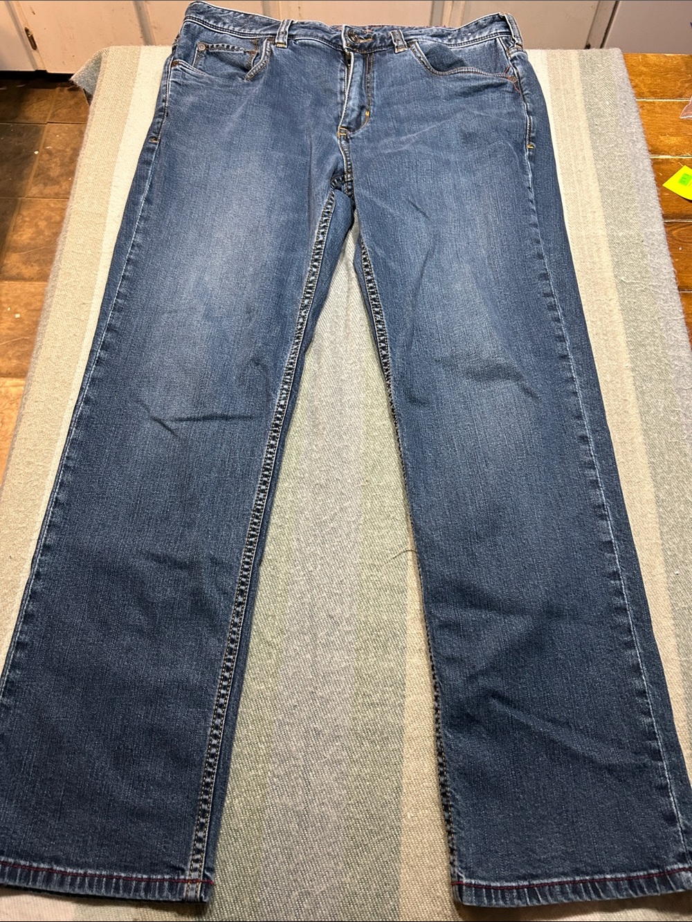 Tommy Bahama Bootcut Jeans in Medium Blue size 34/30